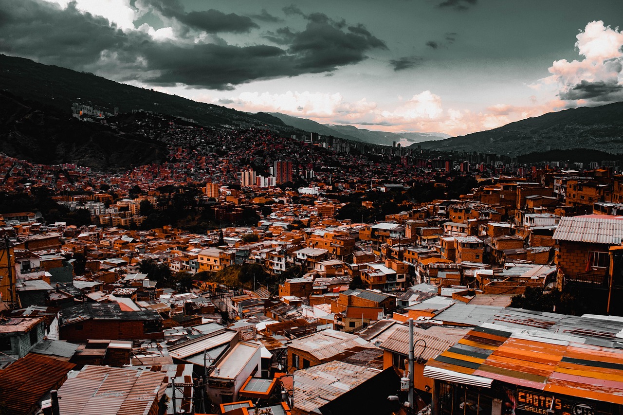 Vivir en Medellín: La Ciudad de la Eterna Primavera para Nómadas Digitales 4 Mejores barrios de Medellín para expatriados